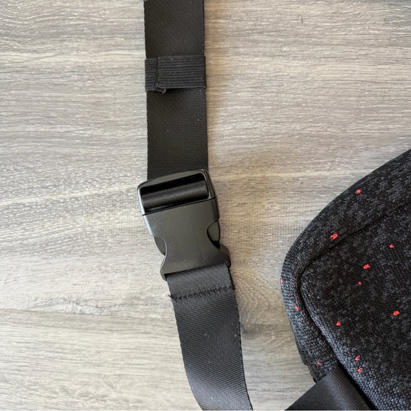 ZIYA Black and Pink Belt Bag - Picture 5 of 7